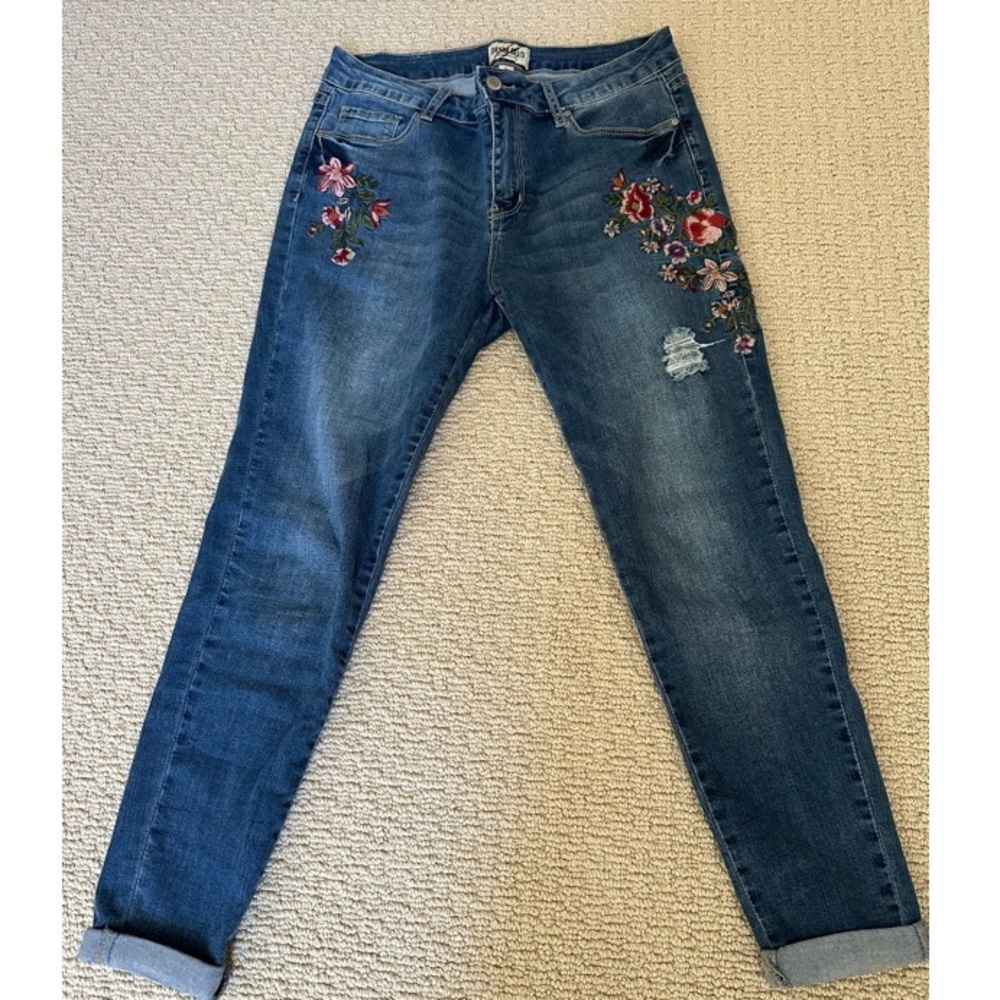 Floral Embroidered Skinny Jeans